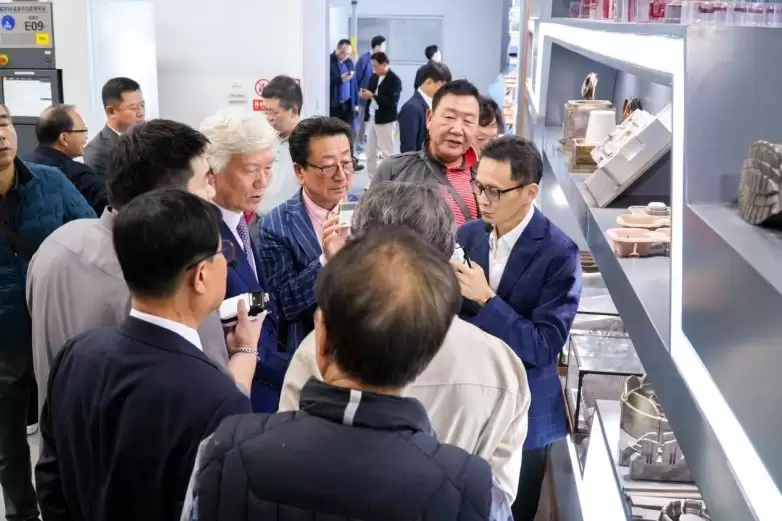 毅速激光迎韩国机械制造业代表团参访，共探行业合作新机遇