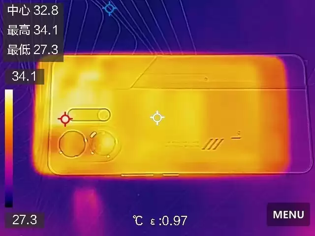 主动散热大电池，跟舍友开黑手机就得这么选