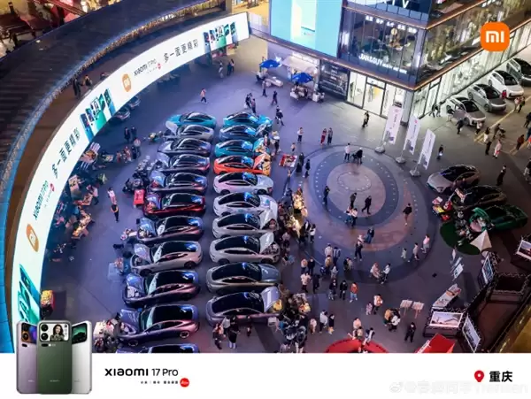 重庆50台小米汽车举办后备箱集市 雷军点赞