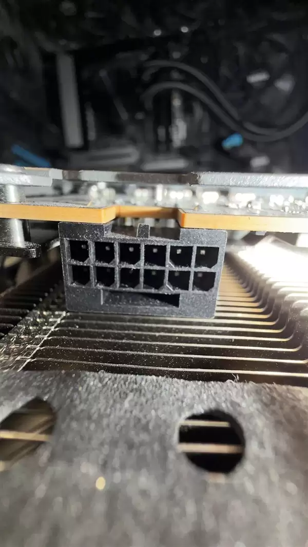 问题太多了！RX 9070 XT显卡12V-2x6接口又烧毁