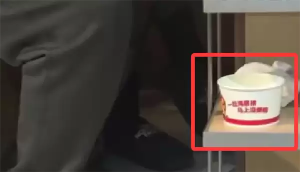 刚被判赔220万！海底捞又现撒尿事件 门店回应：污染用品已废弃处理