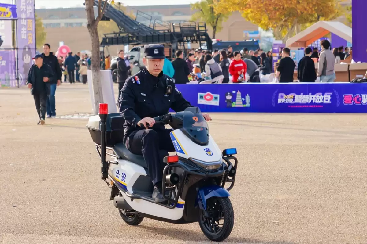 警企联动再升级!雅迪深度参与2025西安警营开放日,助力安全出行