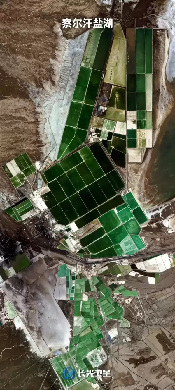 卫星眏盐场：山海间的产业巨幕