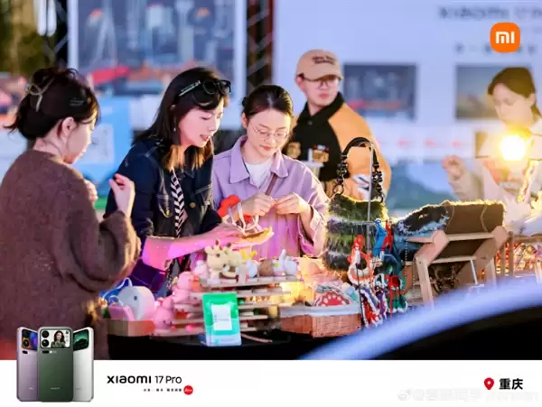 重庆50台小米汽车举办后备箱集市 雷军点赞