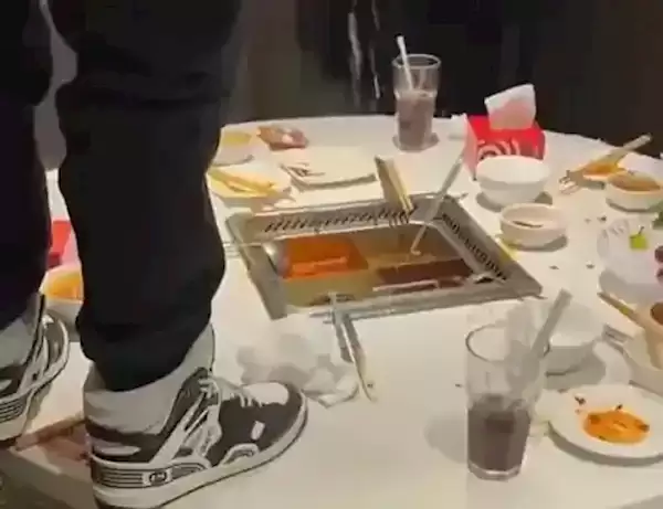 刚被判赔220万！海底捞又现撒尿事件 门店回应：污染用品已废弃处理