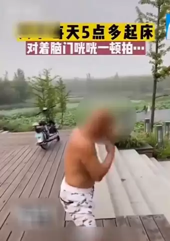 囧!老人每天拍头养生200下 结果致脑出血:医生释疑