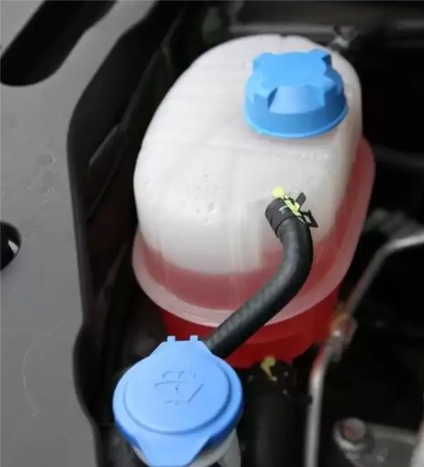 逼理想主动召回一万台MEGA 为什么是小小的冷却液