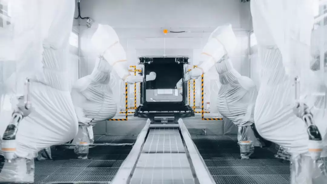 全球首条飞行汽车量产线贯通:小鹏汇天量产工厂首台“陆地航母”飞行器下线