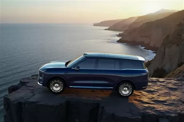 今晚预售!上汽智己旗舰LS9内饰官图发布:依旧新势力三件套