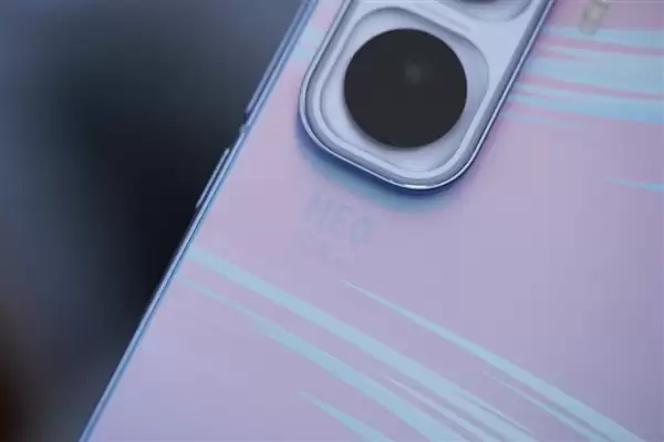 同档唯一2K LTPO屏!iQOO Neo11图赏