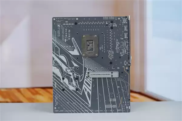 雪景房主机必看!技嘉电竞冰雕Z890 AORUS PRO ICE主板图赏