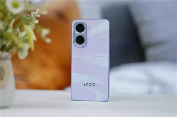 同档唯一2K LTPO屏!iQOO Neo11图赏