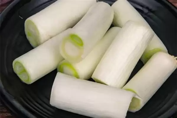 你绝对想不到家里这根葱还能这么用:能消炎止涕