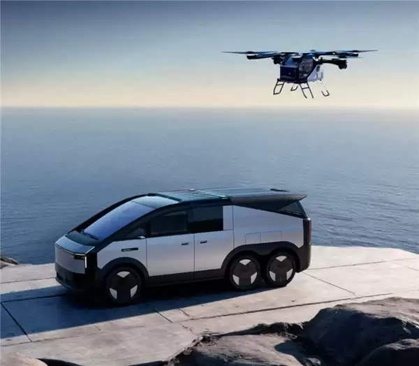 全球首家！小鹏飞行汽车量产工厂试产 首台“陆地航母”飞行器下线