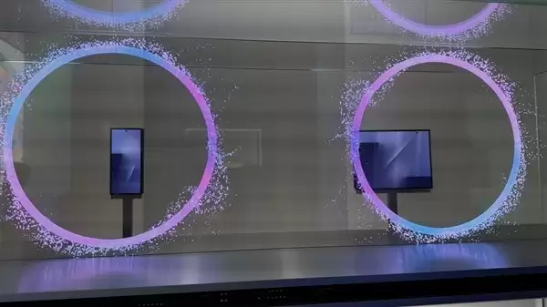 华为Mate XT唯一对手！三星首款三折叠Galaxy Z TriFold现身