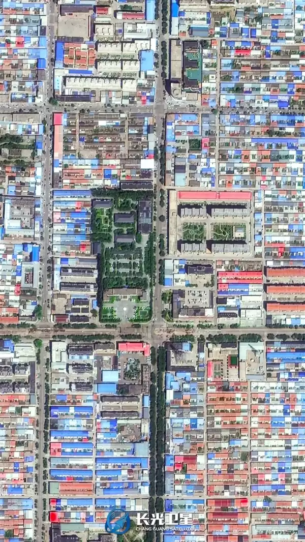 卫星俯瞰山西应县:千年木塔与现代小城的交响曲