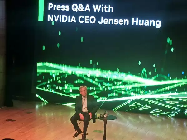 英伟达黄仁勋盛赞韩国存储芯片产业,建议该国加快构建AI基础设施