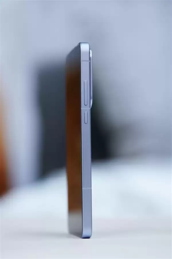 同档唯一2K LTPO屏!iQOO Neo11图赏