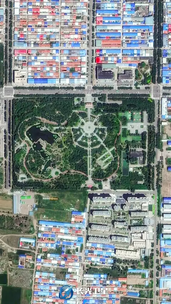 卫星俯瞰山西应县:千年木塔与现代小城的交响曲