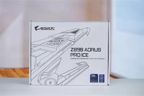 雪景房主机必看!技嘉电竞冰雕Z890 AORUS PRO ICE主板图赏
