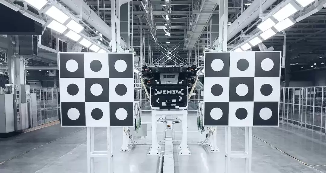 全球首条飞行汽车量产线贯通:小鹏汇天量产工厂首台“陆地航母”飞行器下线