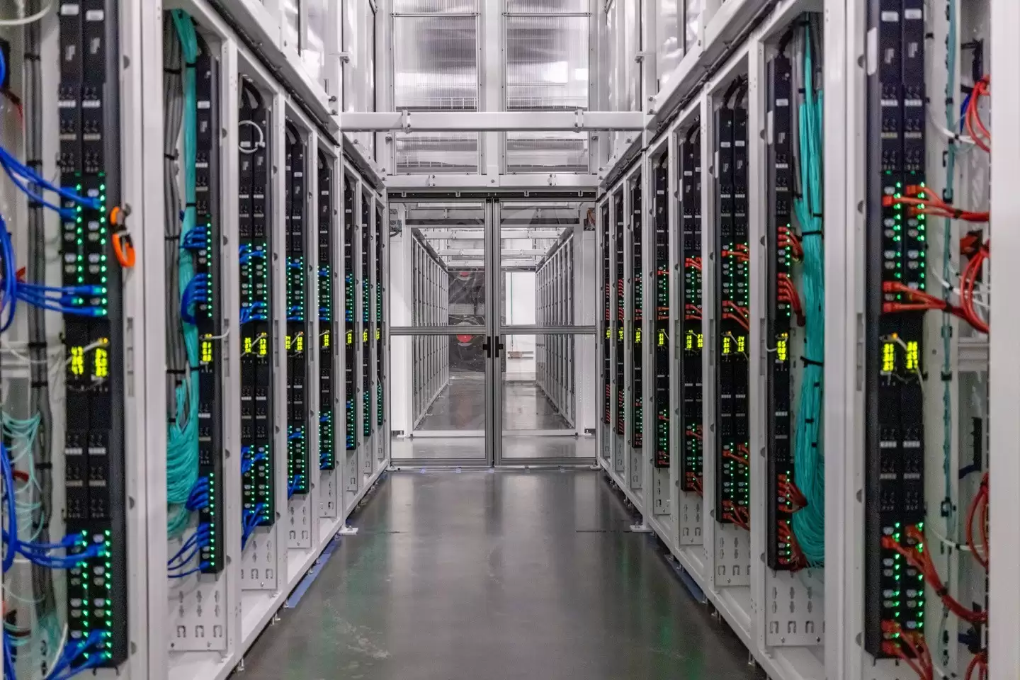 微软豪掷超百亿美元布局AI算力