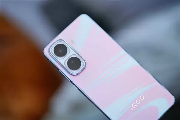 同档唯一2K LTPO屏!iQOO Neo11图赏