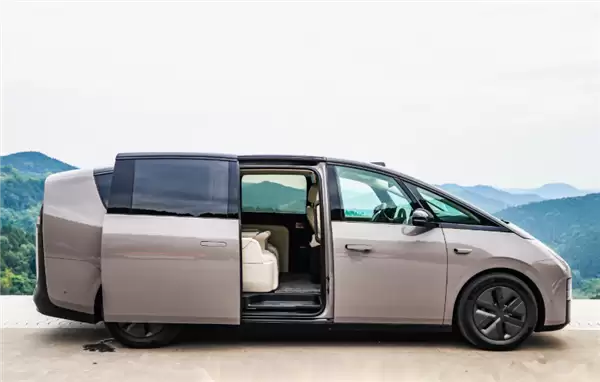 逼理想主动召回一万台MEGA 为什么是小小的冷却液