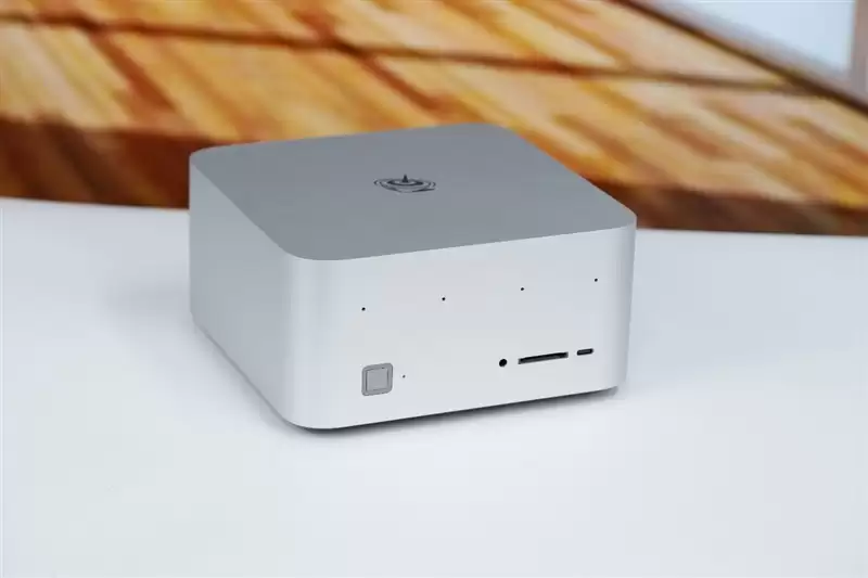 生产力性能远超i9-14900HX!零刻GTR9 Pro迷你AI工作站评测:235B超大模型也能运行