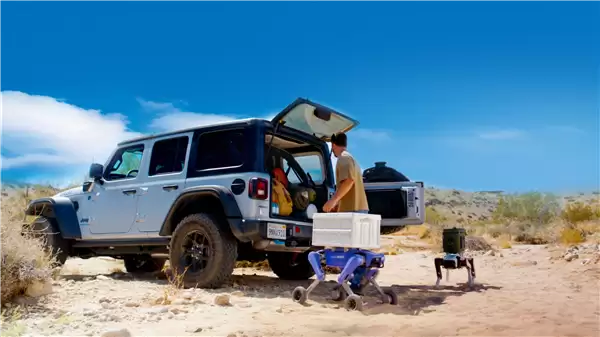 全球首款家庭智能机器人！越疆Rover X1发布：7499元 支持安防、情感陪伴