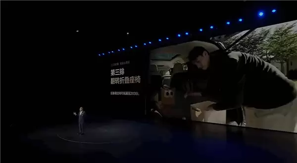 中大型混动MPV卖到20万以内!2026款比亚迪夏上市:置换价19.68万起