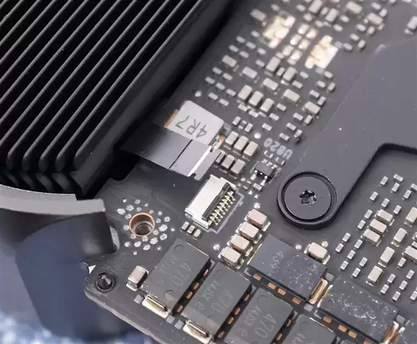 PCIe接口损坏 2万元的RTX 5090原地报废！NVIDIA终于同意换新