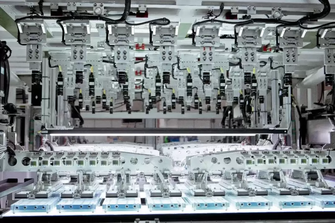 破局产业化难题!蜂巢能源2.3GWh半固态电池产线落地,定义量产新基准