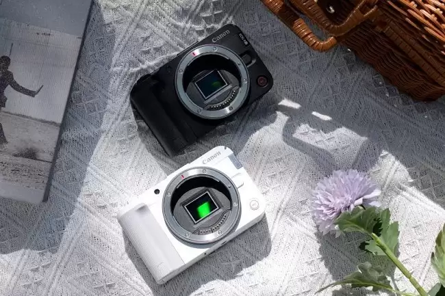 外观好看微单!佳能R50V评测:轻潮设计随身带,人像对焦更出彩