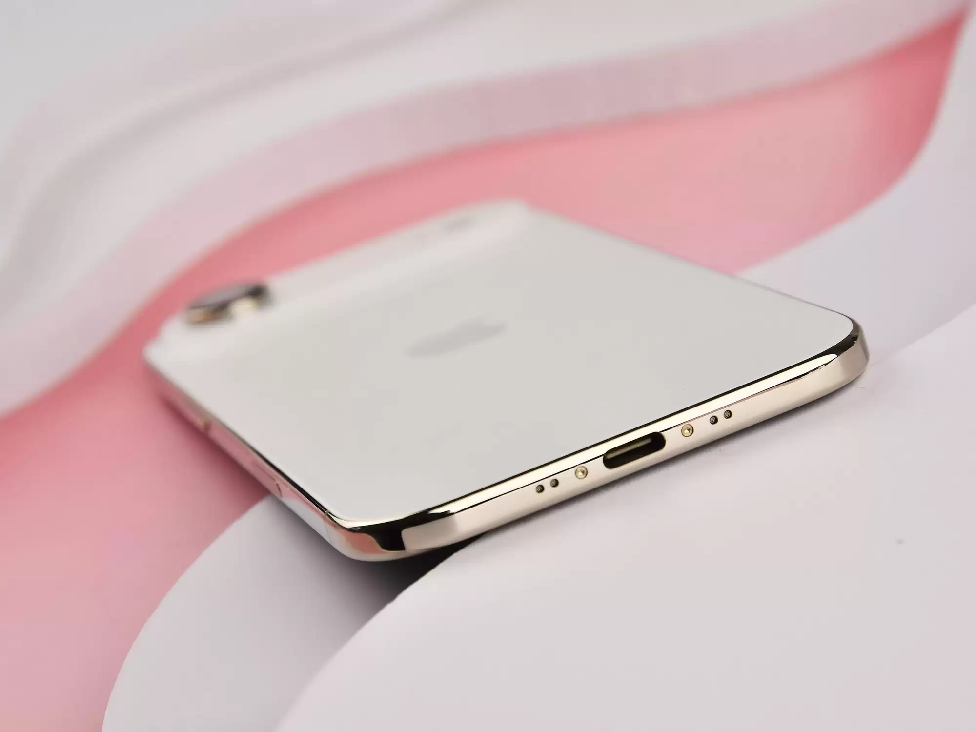 劝退iPhone Air的三大铁证 不要为残缺轻薄花大钱