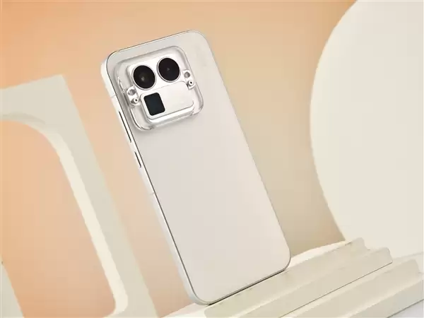 背屏、背部扬声器、可拆卸镜头模组:这些创新说明了什么