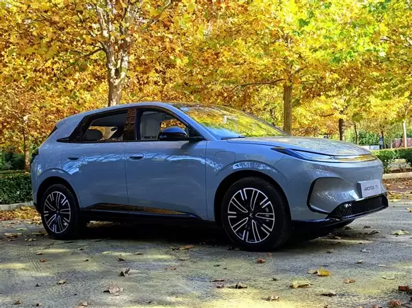 上市不到1月交付就破万台 6.28万起的极狐阿尔法T1为何能一举破圈