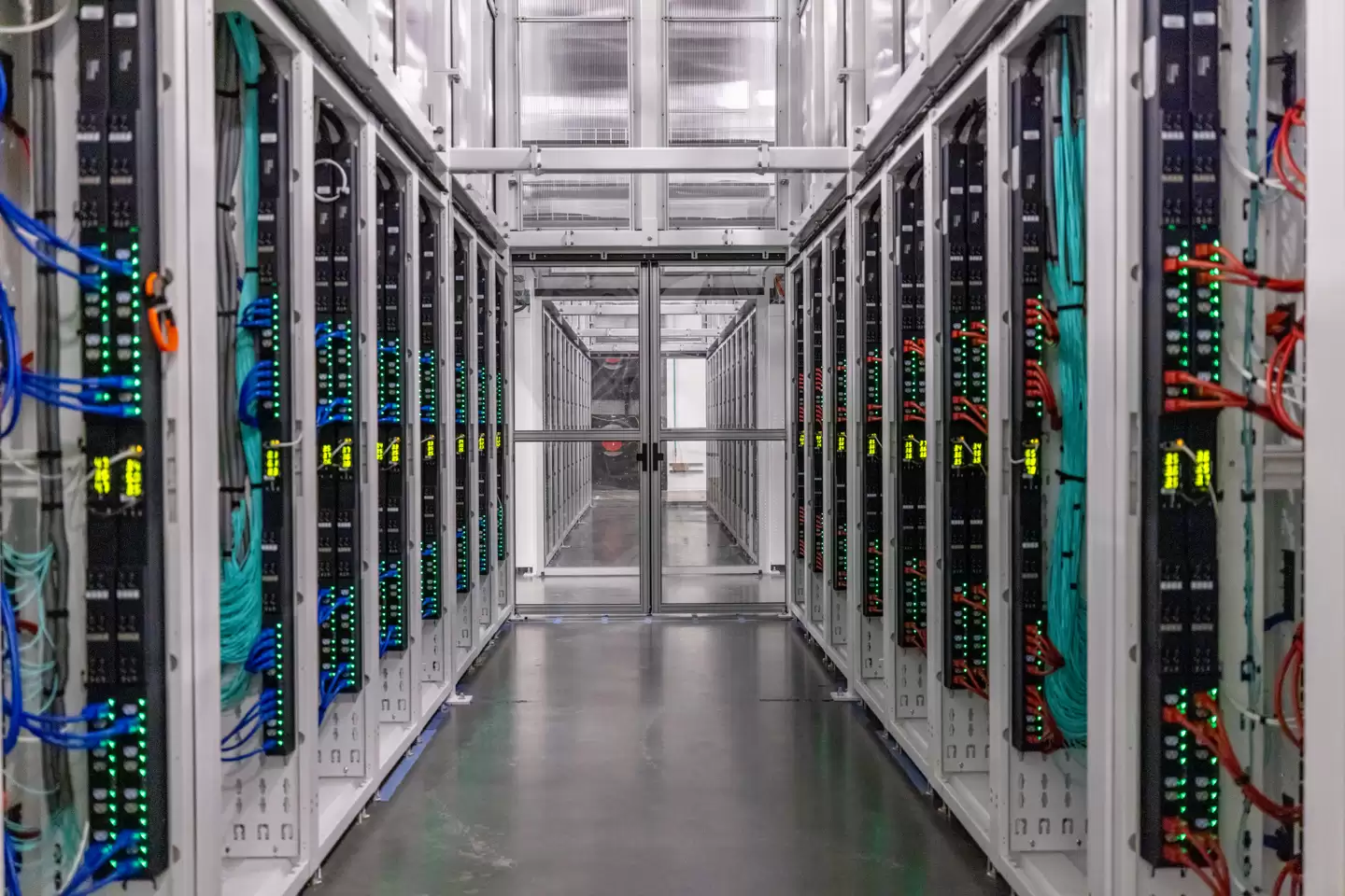 加码英伟达 AI 芯片,微软再签两笔合计超百亿美元云算力订单