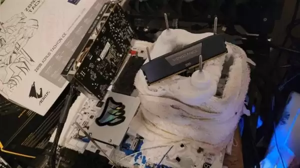 DDR5内存超频突破13000MT/s大关