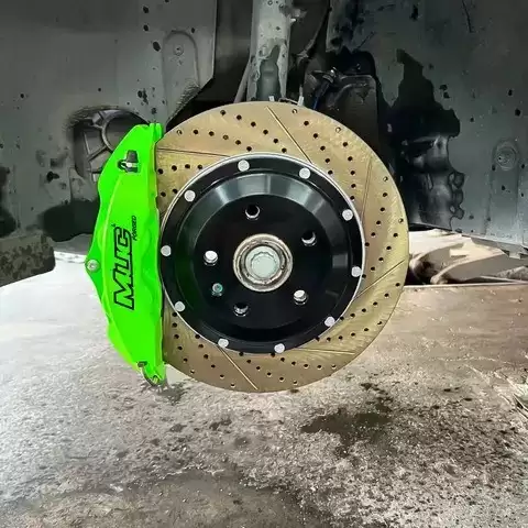 奥​迪A3升级亮相：外观动感空间提升，四活塞卡钳强化制动