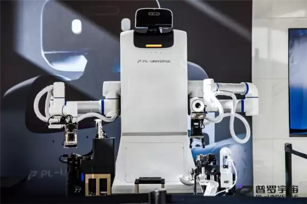 普宙宇大白机器人2.0亮相:具有亚毫米级操作水准