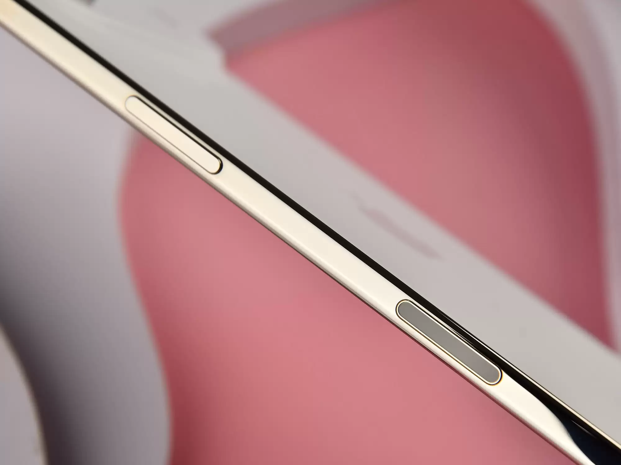 劝退iPhone Air的三大铁证 不要为残缺轻薄花大钱