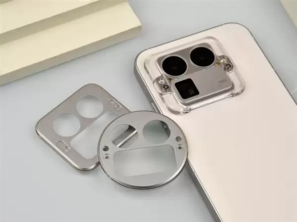 副屏、背部扬声器、可拆卸镜头模组：这些创新说明了什么