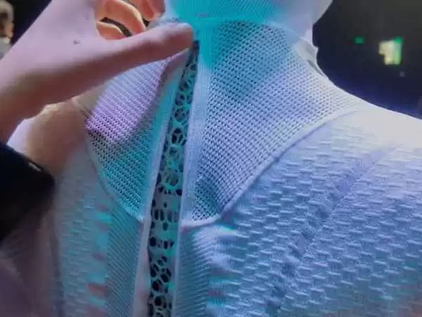 小鹏发布拟真机器人IRON并回应操控质疑