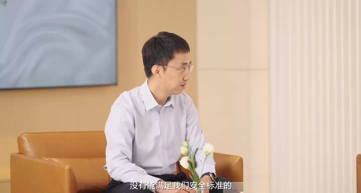 “金牌客服”李小龙：华为历史上充电宝从没召回过，新品自带线移动电源电芯发货近 1 亿只