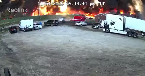 载28万加仑燃油!美国UPS一货机坠毁爆燃:已致7人死亡