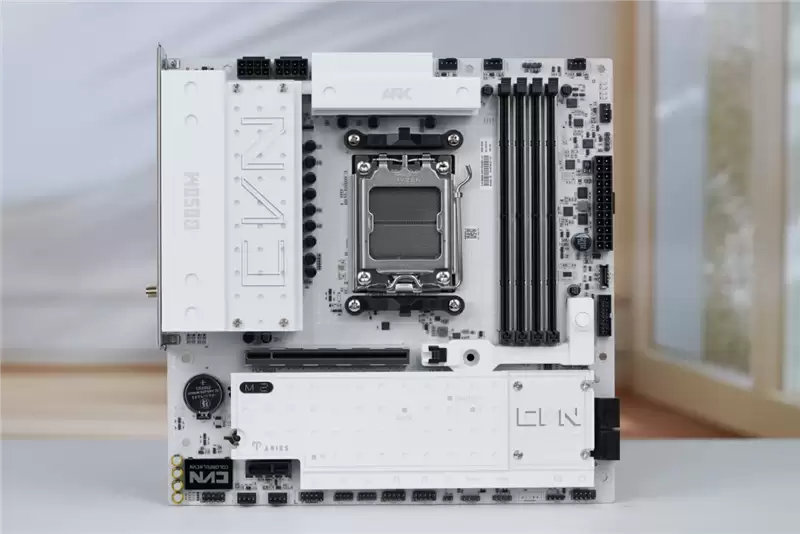 全面赶超一线品牌!七彩虹CVN B850 ARK FROZEN v14方舟主板评测:一键降低12ns延迟