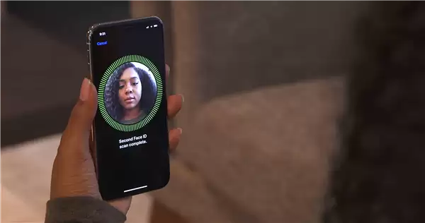 iPhone面容解锁不依赖前置摄像头：红外3D识别揭秘
