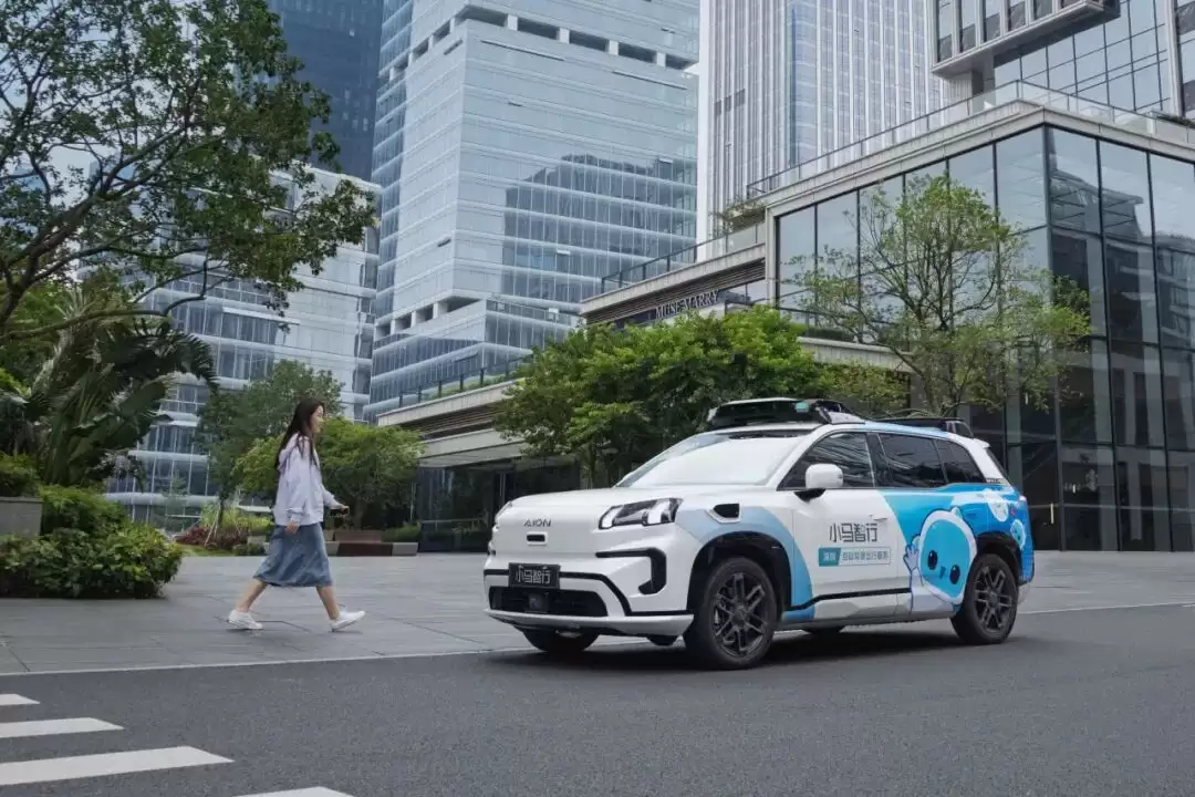 小马智行第七代自动驾驶出租车正式投运：全球首个基于车规级 SoC 芯片实现 L4 级全场景自动驾驶的 Robotaxi 车型，成本下降70%