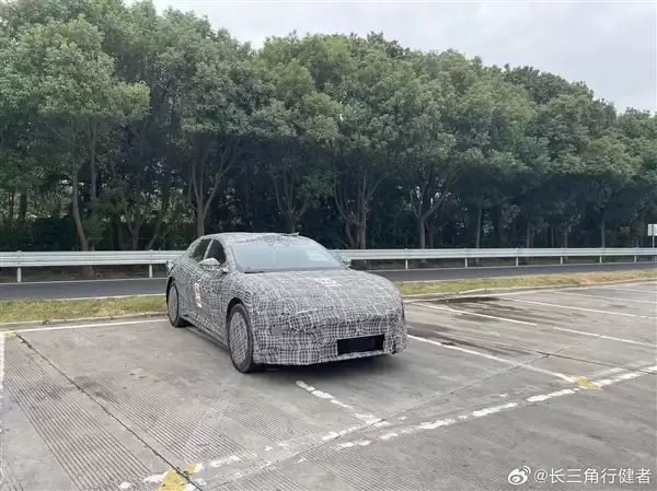 神秘新车现身高速服务区 知情人士称系阿维塔06猎装版